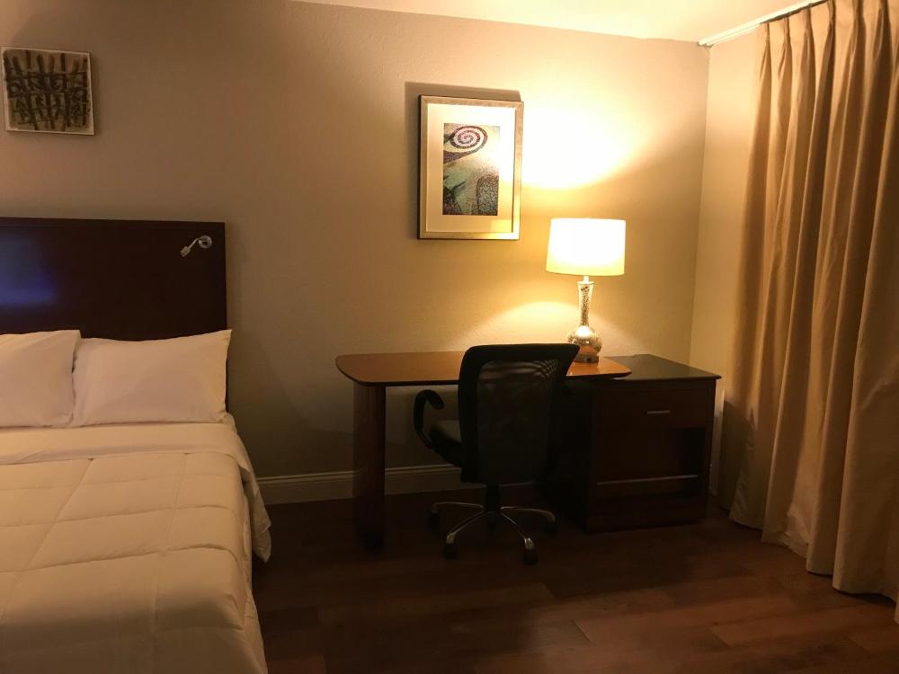 Deluxe King Room interior